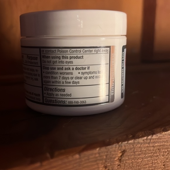 First Aid Beauty Ultra Repair Cream Intense Hydration - Picture 3 of 3